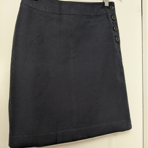 Banana Republic Dark Skirt with Button details - Picture 3 of 6